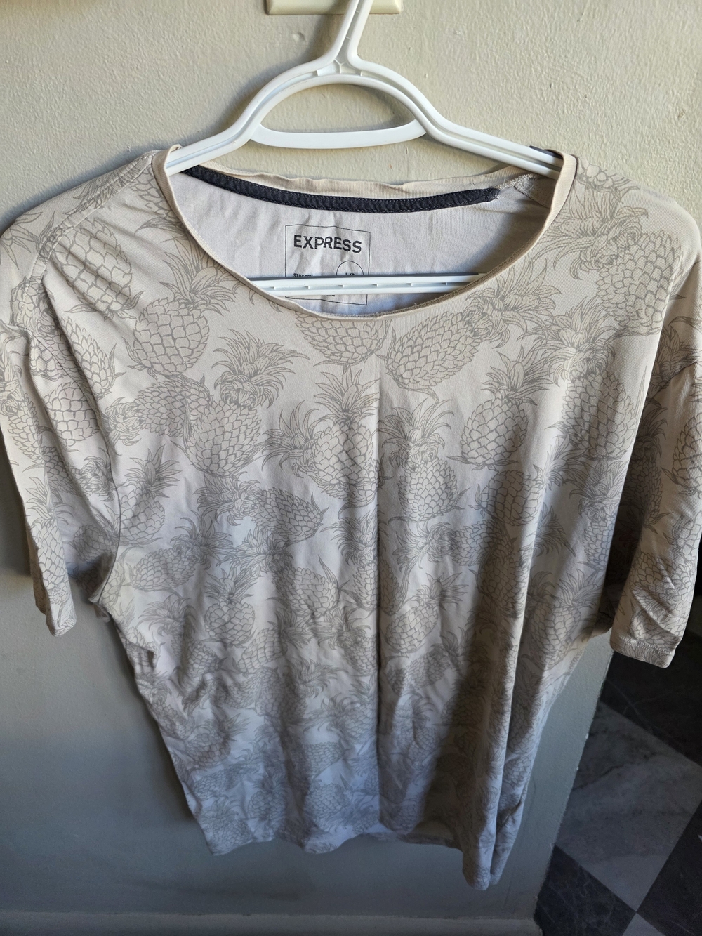 Express Pineapple Print T-Shirt Men's Large Beige Tropical Stretch Tee